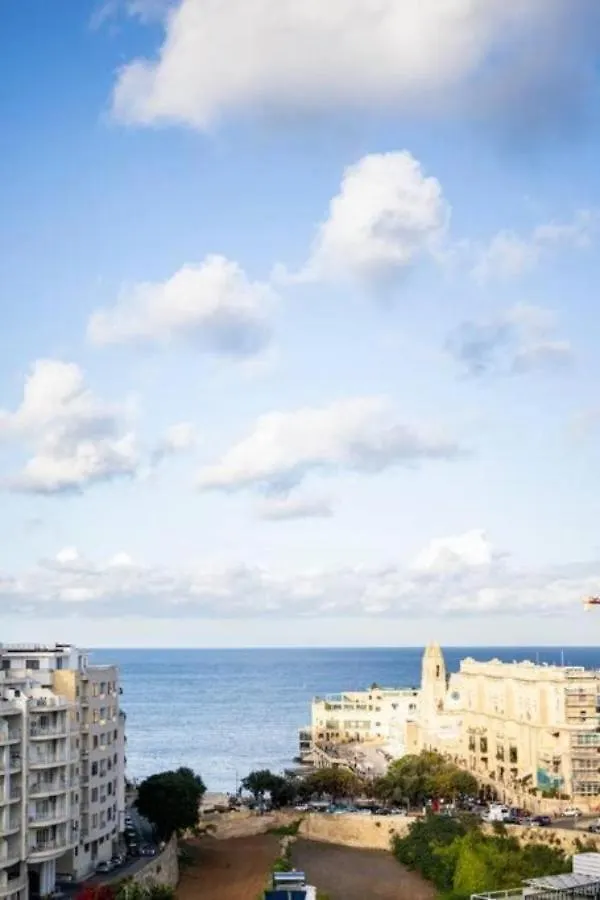 Seabreeze Retreat With Terrace - St Julians Apartment Saint Julian's